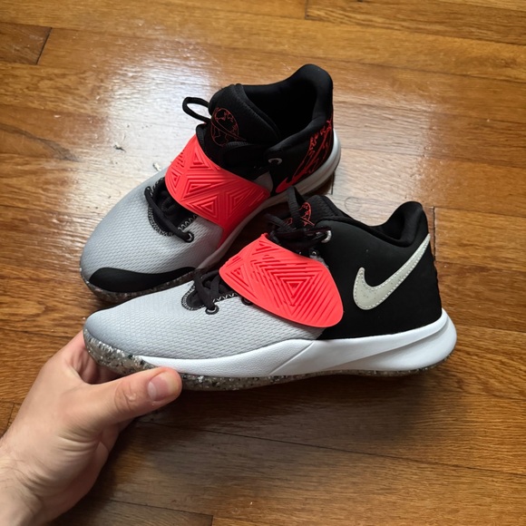 Boys Nike Kyrie Shoes - Picture 2 of 9